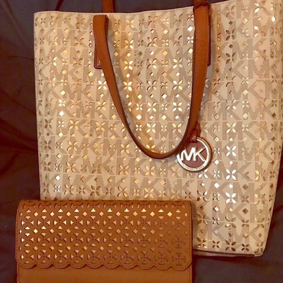 Michael Kors Hayley tote with wallet - Picture 1 of 3